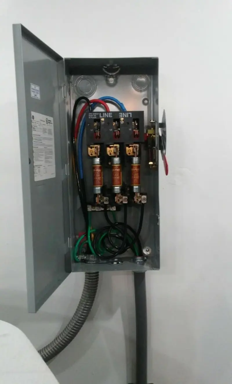 Three-phase disconnect switch installed for Smoke Detector Installation in Barstow